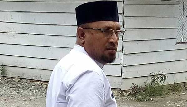 Kepala Distan Bursel Idris Loilatu