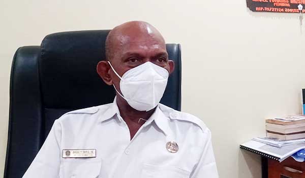Kepala Distrik Sentani Eroll Yohanis Daisiu