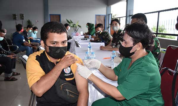 Kodam 16 PTM Vaksinasi Pel Ambon