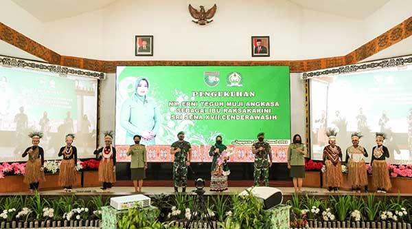 Pengukuhan Ny Erni Ibu Raksakarini Sri Sena XVII Cen