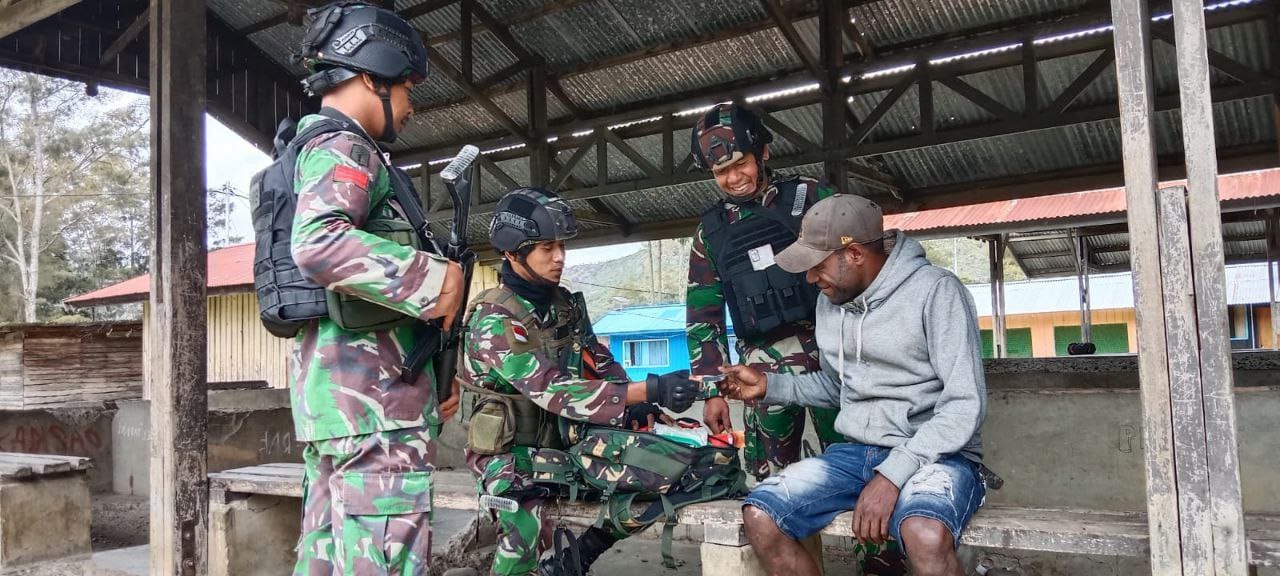 Personil Satgas 751/VJS Anjangsana Beri Pelayanan Kesehatan 12 WhatsApp Image 2022 02 18 at 14.32.07