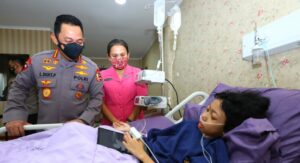Penuhi Janji, Kapolri Jenguk Sinta Aulia Penderita Tumor Kaki