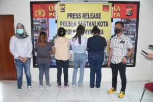 Polres Paniai Pulangkan 4 Korban Perdagangan Manusia ke Sukabumi