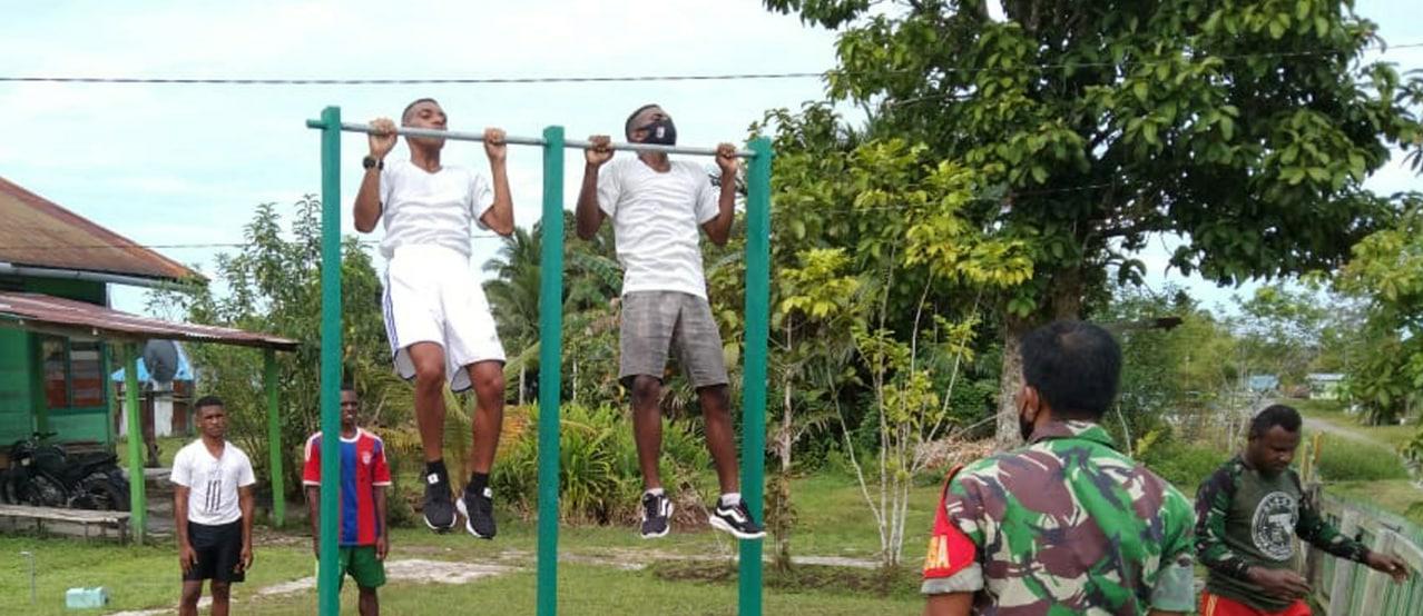 Babinsa Koramil Senggo Dukung Pemuda Papua Raih Cita-Cita 18 WhatsApp Image 2022 02 27 at 09.09.57