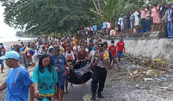 Tim SAR Ambon Evakuasi Satu Nelayan SBB Meninggal Tenggelam 4 nelayan sbb