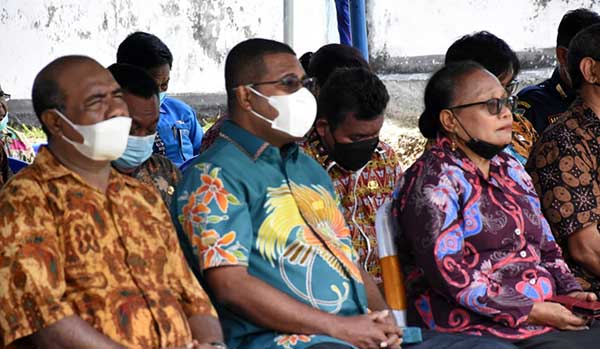 Bupati Herry Ketua DPRD Biak Batu Pertama Grj Silo