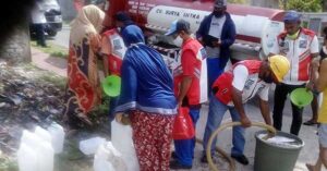 Mitan Sulit Didapat, Warga di Ambon Terpaksa Masak Pakai Kayu Bakar