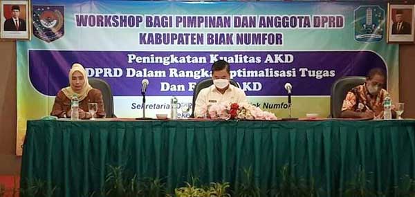 Buka Workshop Peningkatan AKD DPRD Biak Numfor, Kepala BPSDM Kemendagri Beri Apresiasi 15 Kepala BPSDM Kemendagri Buka Workshop