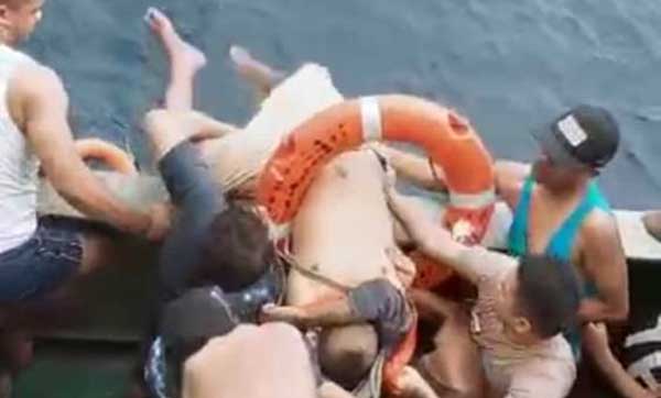 Aksi Prajurit Yonif 734/ SNS Gagalkan Niat Bunuh Diri Warga di Tengah Laut