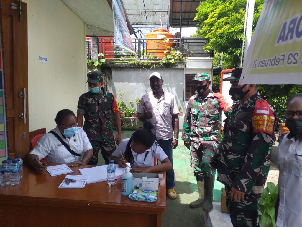 Babinsa Koramil Japut Bantu Sukseskan Program Pemerintah