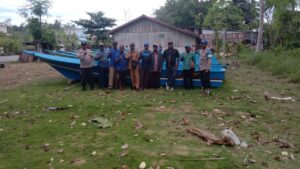 Realisasi DD, Masyarakat Kampung Wonggeina Supiori Terima Bantuan Perahu Fiber