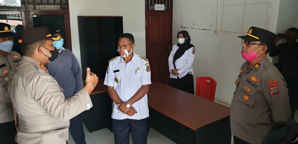 Didampingi Bupati Saroi, Kapolres Manokwari Tinjau Mapolres Pegaf