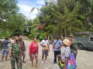 Komsos Jadi Sarana Silaturahmi Babinsa Timika Bersama Warga