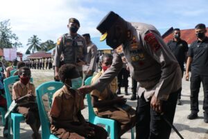 Kapolda Mathius Fakhiri Tinjau Vaksinasi Massal di Gerai Presisi Polres Mappi