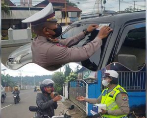 H 2 Polantas Berikan 5 Teguran dan Pembagian Masker