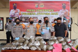 8 WNA PNG Bawa 21,9 Kg Ganja Diamankan Polisi, 5 Tersangka Terancam 20 Tahun Bui