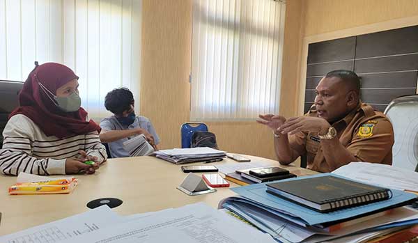 Dana Otsus Belum Cair, Pemprov Papua Bayar Biaya Studi 355 Mahasiswa Gunakan Ini 7 Aryoko Rumaropen2 beri keterangan