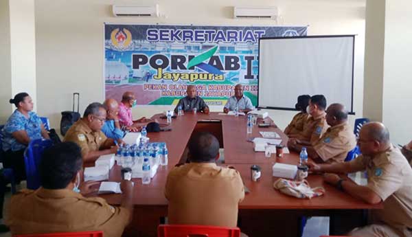 Bupati Mathius Minta Semua Pihak Dukung Kongres AMAN - PORKAB II 6 Bupati JPR MA Pimpin Rapat PORKAB II