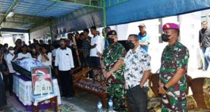 Danlantamal IX Ambon Hadiri Upacara Pemakaman Militer di Pulau Saparua