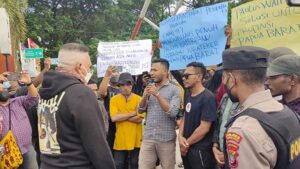 Dicegat Demo Dukung Pj Papua Barat, PW : Saya Siap Jalankan Tugas Negara  