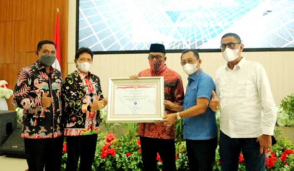 PT KDS - Gubernur Maluku Teken MoU Kelola Sumber Daya Alam 2 Gubmal MI PT KDS Teken MoU kelola SDA