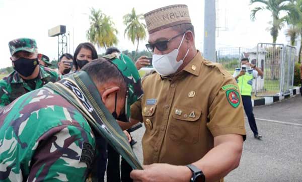 Gubmal MI saat menyambut Kasad Jenderal Dudung