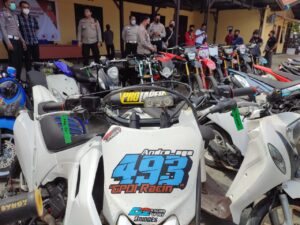 Polisi Bubarkan Balapan Liar, Puluhan Motor Diamankan