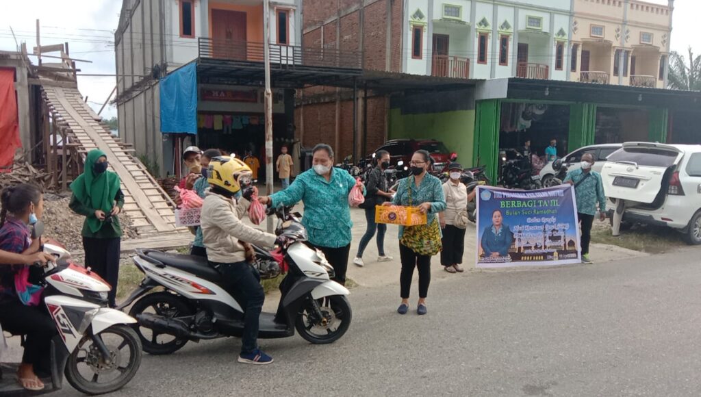 TP PKK Kabupaten Teluk Bintuni Berbagi Kasih