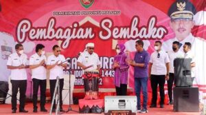 Buka Pasar Murah Idul Fitri, Gubernur Maluku Serahkan Sembako Bagi Warga