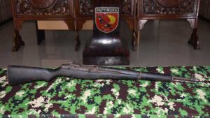 Warga di Maluku Serahkan Senpi ke Babinsa, Kodam Pattimura Apresiasi