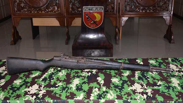Kodam 16 PTM Babinsa Masohi Serahkan Senpi