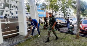 Mutiara Pattimura Gandeng GAMKI Gotong Royong Bersihkan Masjid Raya Ambon