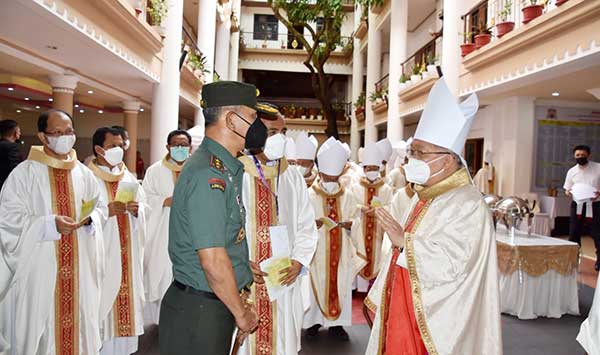 Pangdam Pattimura Hadiri Pentahbisan Uskup Amboina, Pastikan Berjalan Aman 14 Pangdam 16 PTM Penthabisan Uskup Ngutra