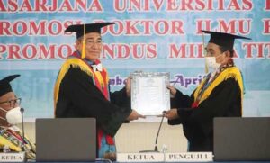 Raih IPK 3.85, Promovendus Milza Titaley Sandang Doktor Ilmu Hukum