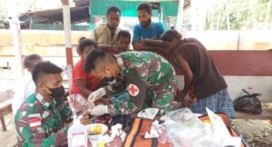Kepedulian Satgas TNI Bantu Obati Masyarakat di Perbatasan RI-PNG
