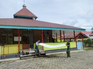 Demi Kenyamanan Beribadah, Satgas TNI Yonif 711/Rks Lakukan Ini