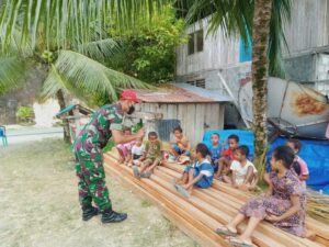 Belajar di Waktu Liburan Bersama Babinsa Yapen Selatan