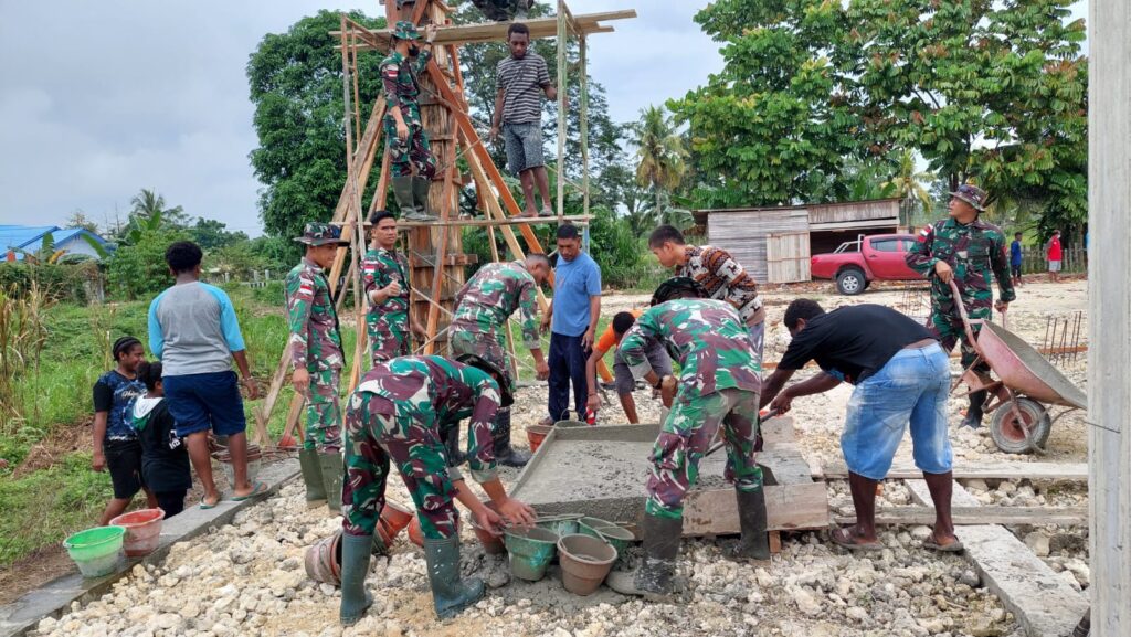 Satgas TNI Bantu Warga Bangun Tempat Ibadah di Perbatasan RI-PNG