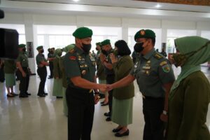 Sertijab Dua Pejabat Kodam XVII/Cenderawasih, Letkol Kav Herman Taryaman Jabat Kapendam
