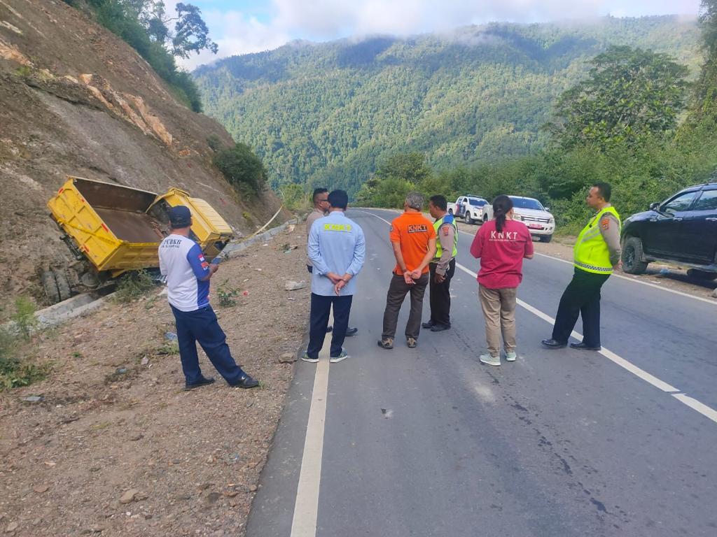 Tim KNKT Lakukan Survey TKP Laka Maut di Tanjakan Manyambow 13 WhatsApp Image 2022 04 15 at 21.12.24