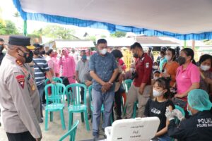 Kapolda Tinjau Vaksinasi Massal di Gerai Vaksin Polres Biak Numfor