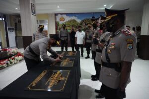 Tiga Kapolres Baru Resmi Terima Tongkat Komando