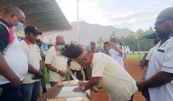 Ketua KONI Kabupaten Jayapura Lantik 12 Pengurus Cabang Olahraga 4 Bupati Jayapura Kukuhkan 12 Pengurus Cab Olraga