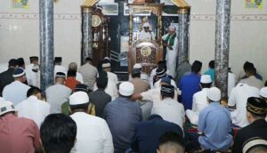 Kapolda Papua Sholat Ied Bersama Masyarakat
