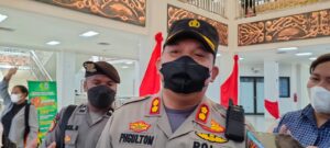 Amankan TKP, Polres Manokwari Lidik Penyebab Kebakaran Pasar Wosi