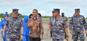 Danlantamal IX Sambut Kedatangan Pangkoarmada III di Bandara Pattimura Ambon