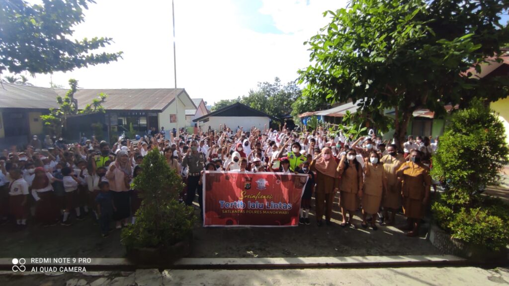SDN 4 Sanggeng Dikunjungi Satlantas, Sosialisasi “Manokwari Cinta Helm”