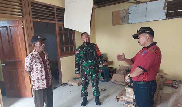 Kadistrik Sentani di Kantor Kampung Hobong