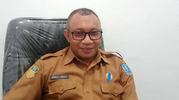 Kepala Dispendukcapil Kabupaten Jayapura, Herald J. Berhitu / Foto : IDI