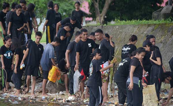 LANTAMAL IX n Mahasiwa UKIM Bersih2 lautok